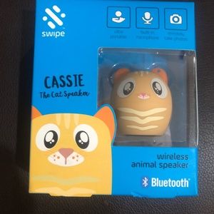 Swipe Cassie The Cat Wireless Bluetooth Animal Speaker